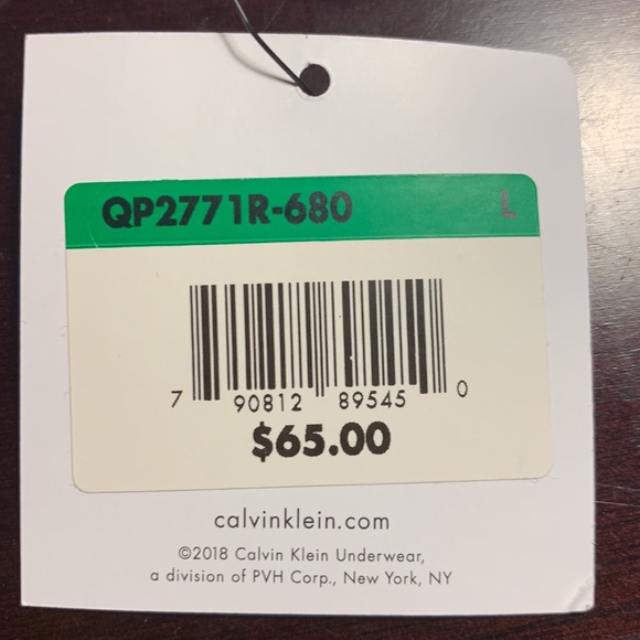 Size Large Calvin Klein women’s Valentines Day Thong 5 pack - Picture 3 of 3